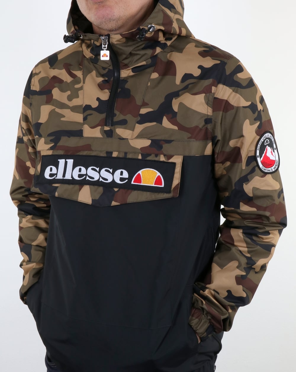 Ellesse – Jacke zum Überziehen mit Viertelreißverschluss in Camouflage