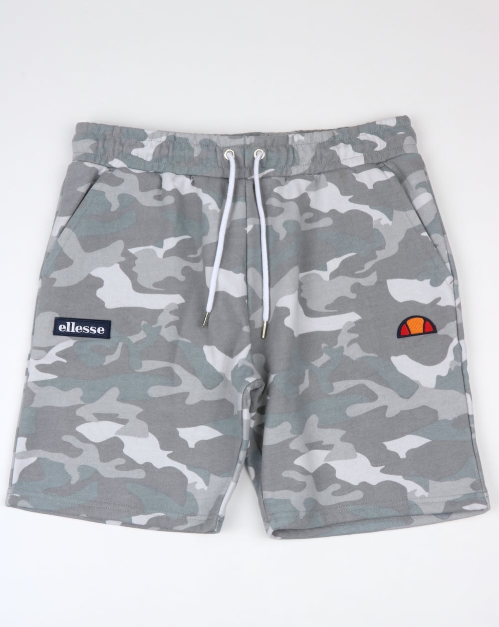 Ellesse – Noli – Fleece-Shorts in Grau mit Camouflage-Muster
