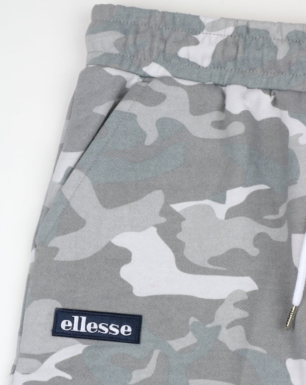 Ellesse – Noli – Fleece-Shorts in Grau mit Camouflage-Muster