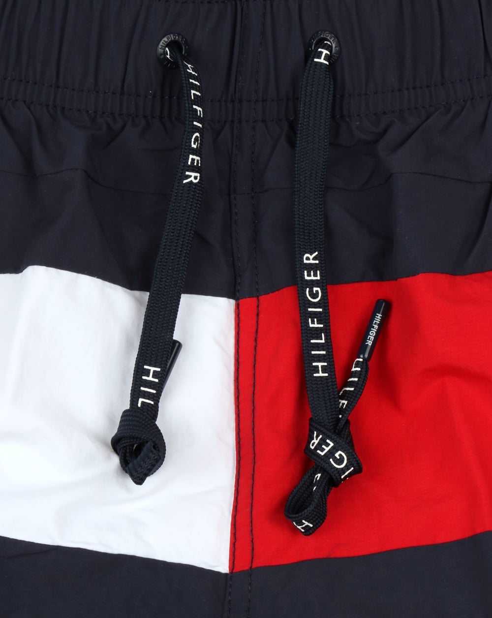 Tommy Hilfiger – Badeshorts mit Flagge in Marineblau