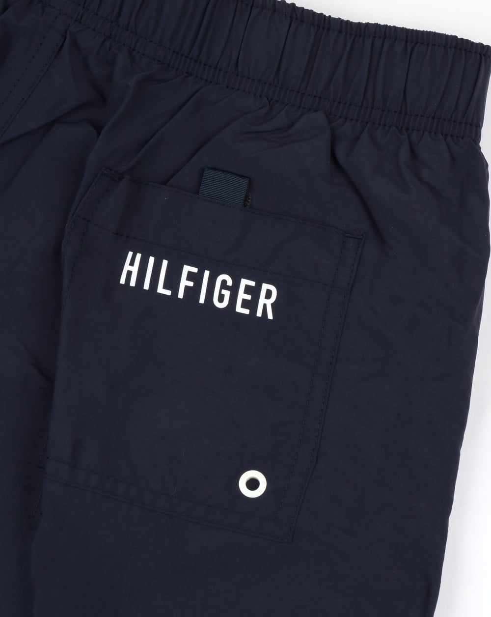 Tommy Hilfiger – Badeshorts mit Flagge in Marineblau