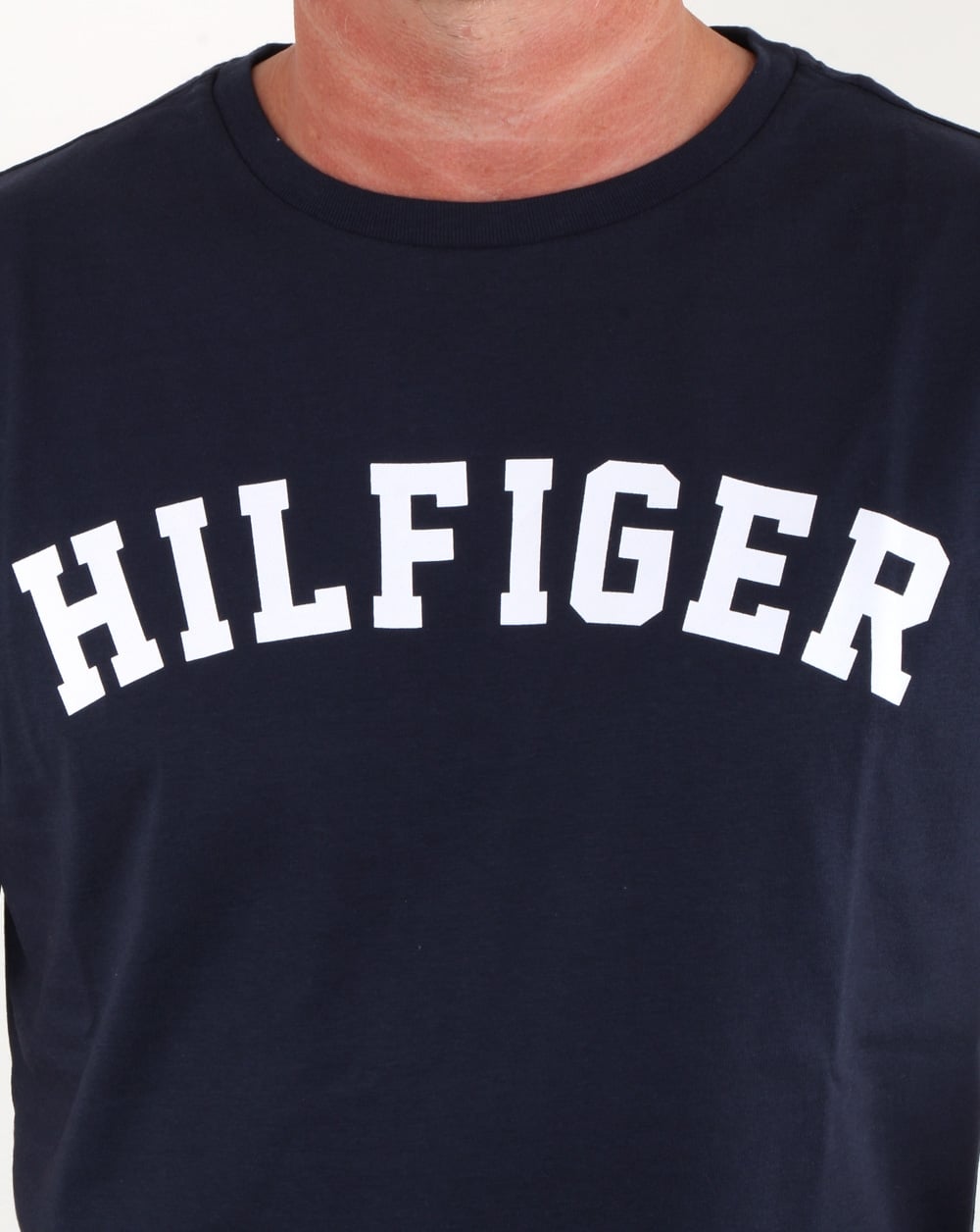 Tommy Hilfiger – T-Shirt mit Logo-Text in Marineblau