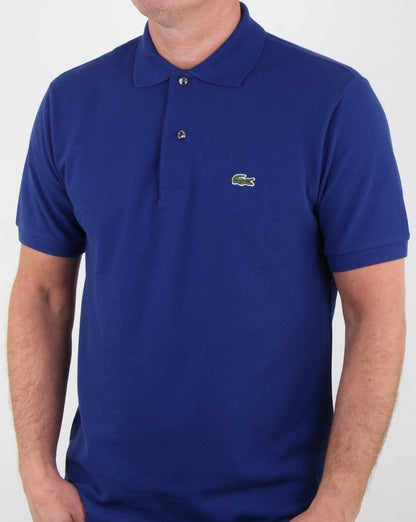 Lacoste – Klassisches Poloshirt mit zwei Knöpfen in Ozeanblau