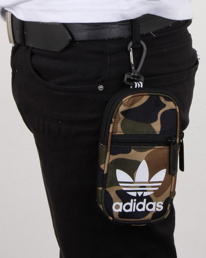 Adidas Originals – Beuteltasche in Camouflage
