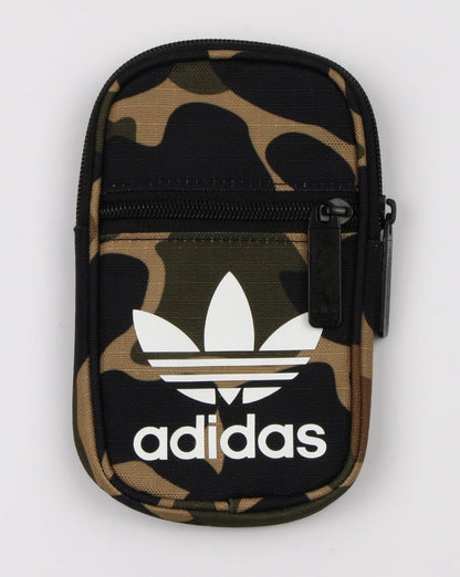 Adidas Originals – Beuteltasche in Camouflage