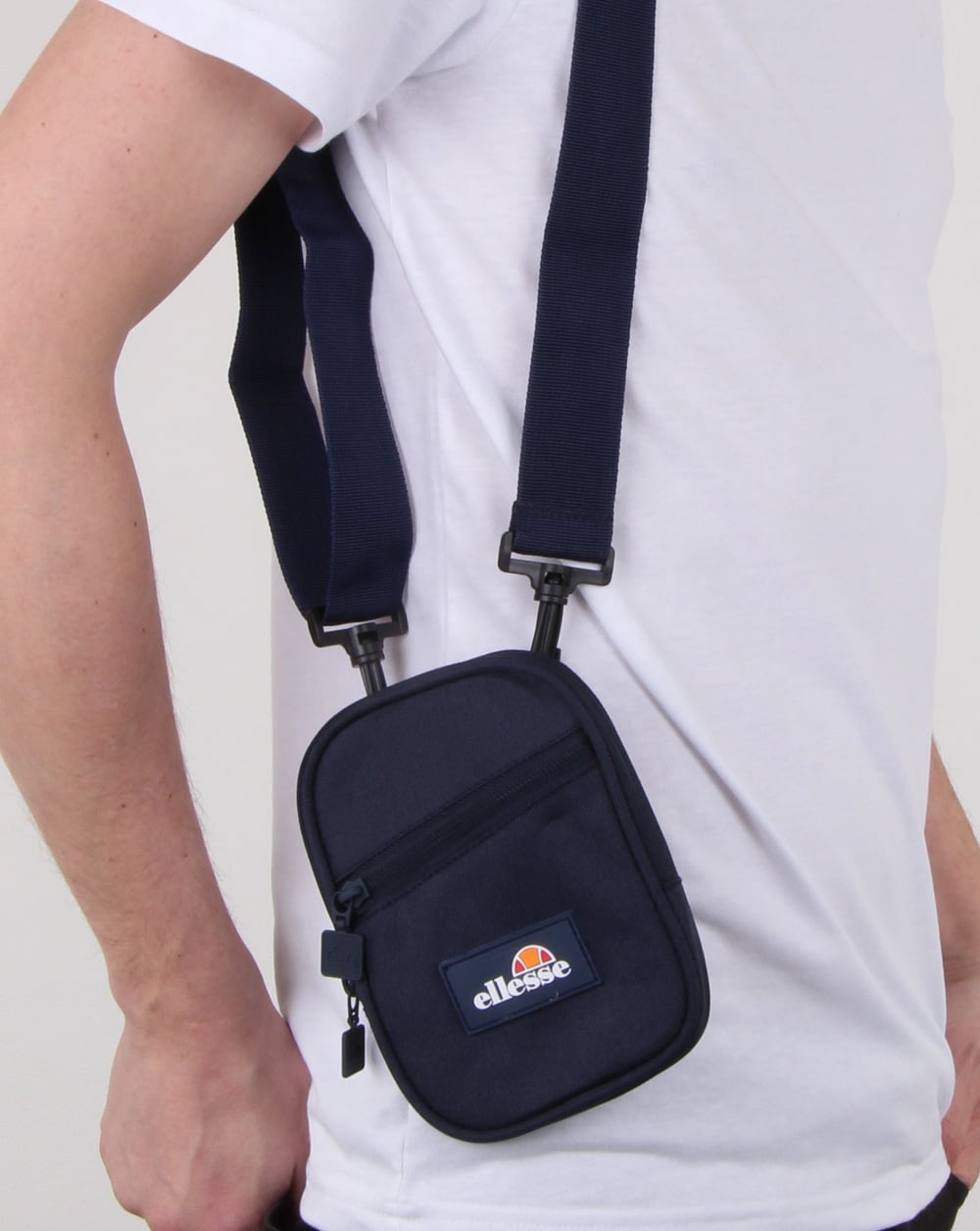 Ellesse – Grecco – Tasche für kleine Gegenstände in Marineblau