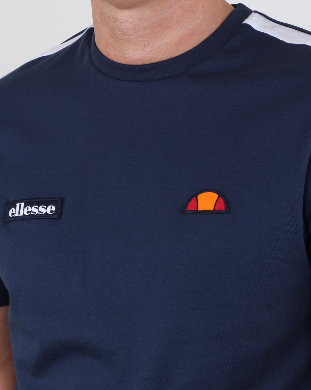 Ellesse – T-Shirt mit Schulterstreifen in Marineblau