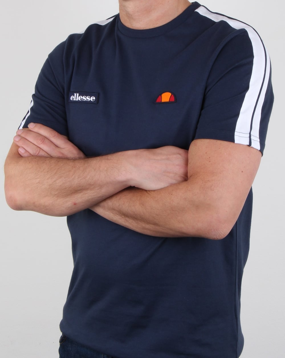 Ellesse – T-Shirt mit Schulterstreifen in Marineblau