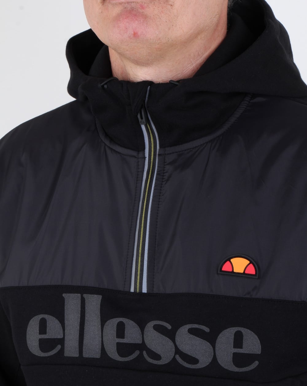 Ellesse – Favio – Kapuzenjacke mit halbem Reißverschluss in Schwarz