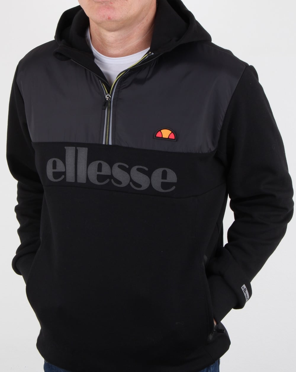 Ellesse – Favio – Kapuzenjacke mit halbem Reißverschluss in Schwarz