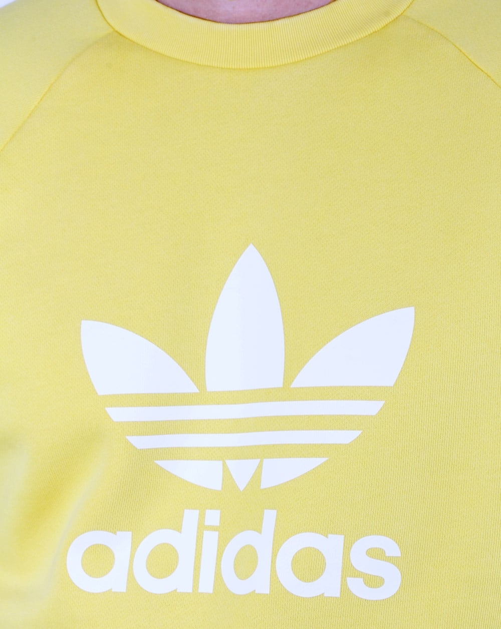 Adidas Originals – Sweatshirt mit Trefoil-Muster in zartem Zitronengelb