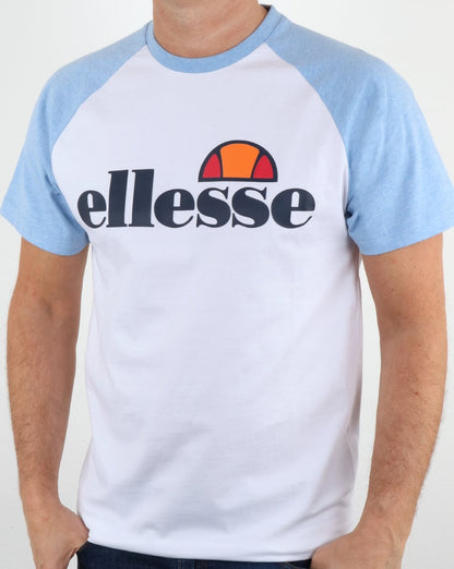 Ellesse – T-Shirt mit Kontrastlogo, Weiß/Himmelblau