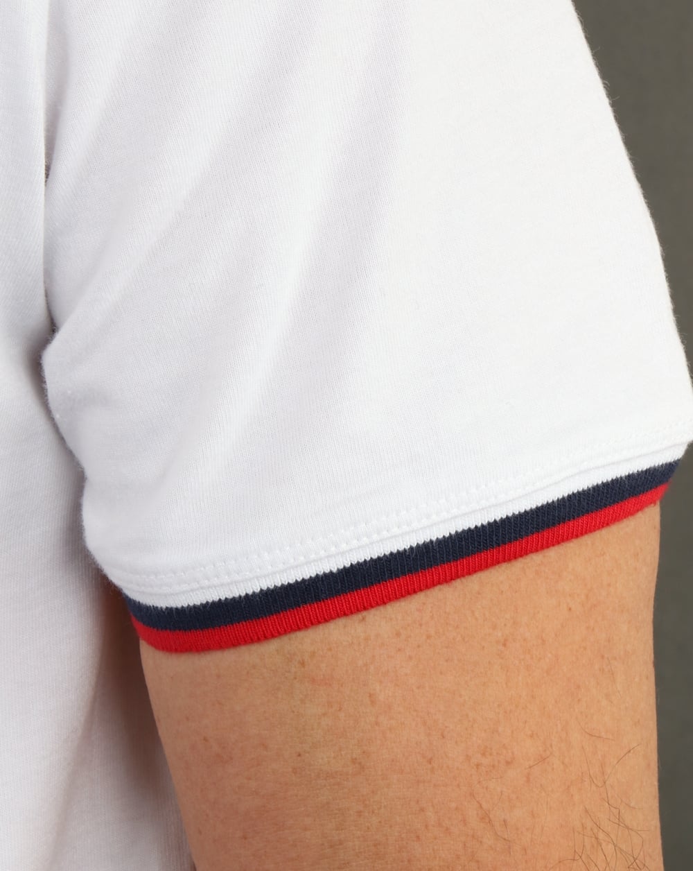 Ellesse – Multi-Ringel-T-Shirt in Weiß