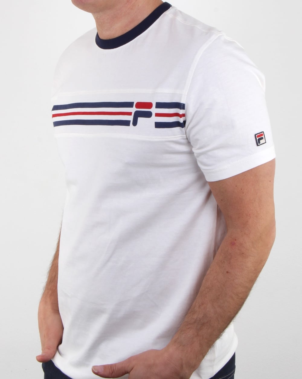 Fila – Vintage – T-Shirt mit Streifen auf der Brust in Off-White