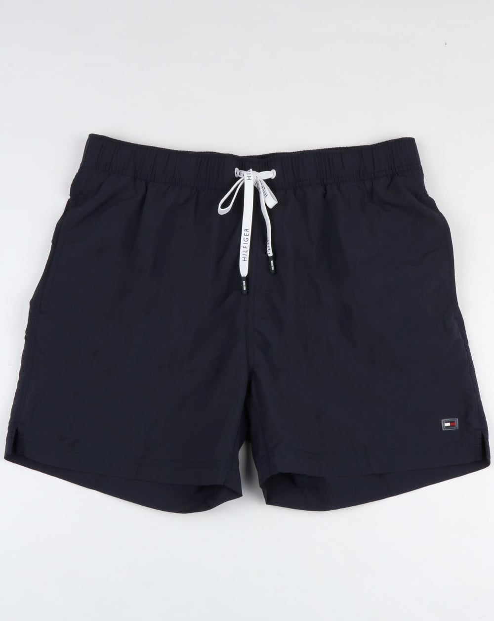 Tommy Hilfiger – Basic-Badeshorts in Marineblau