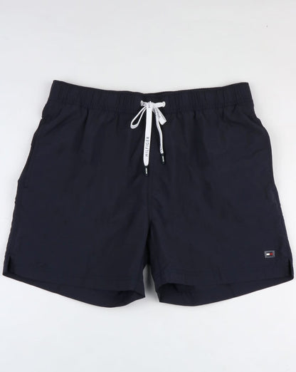 Tommy Hilfiger – Basic-Badeshorts in Marineblau