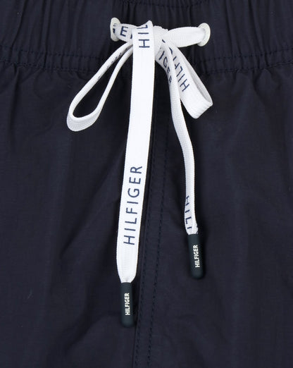 Tommy Hilfiger – Basic-Badeshorts in Marineblau