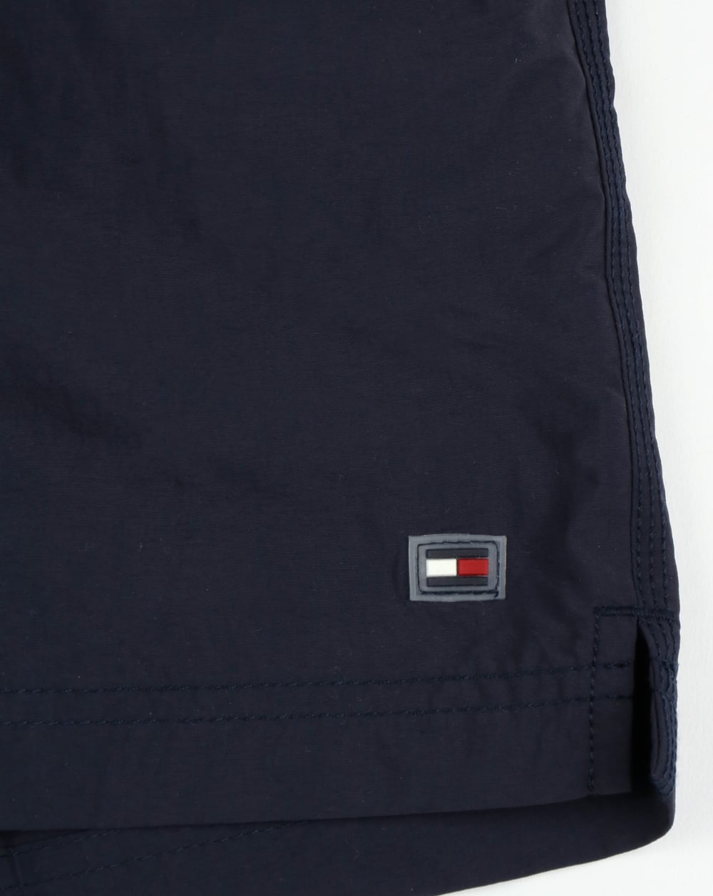 Tommy Hilfiger – Basic-Badeshorts in Marineblau