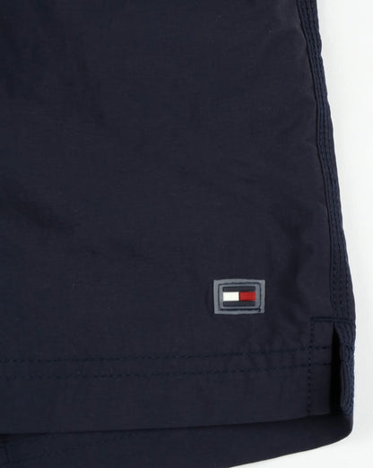 Tommy Hilfiger – Basic-Badeshorts in Marineblau