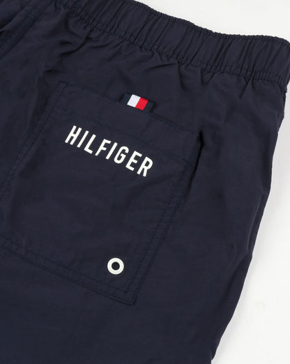 Tommy Hilfiger – Basic-Badeshorts in Marineblau