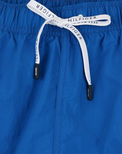 Tommy Hilfiger – Basic-Badeshorts in Königsblau