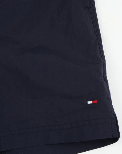 Tommy Hilfiger – Badeshorts mit doppeltem Bund in Marineblau