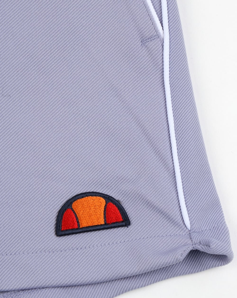 Ellesse – 80er-Tennisshorts in frischem Flieder