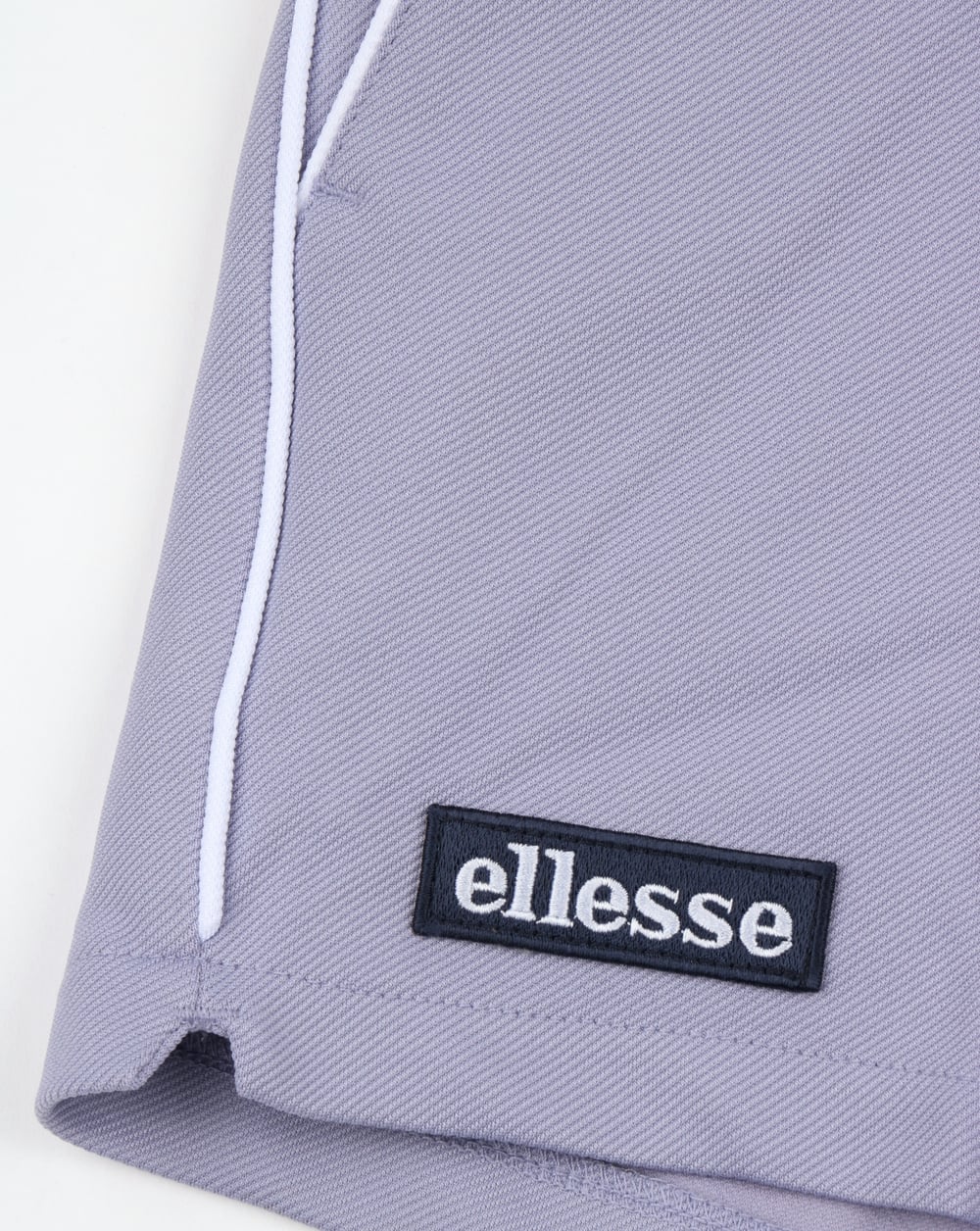 Ellesse – 80er-Tennisshorts in frischem Flieder