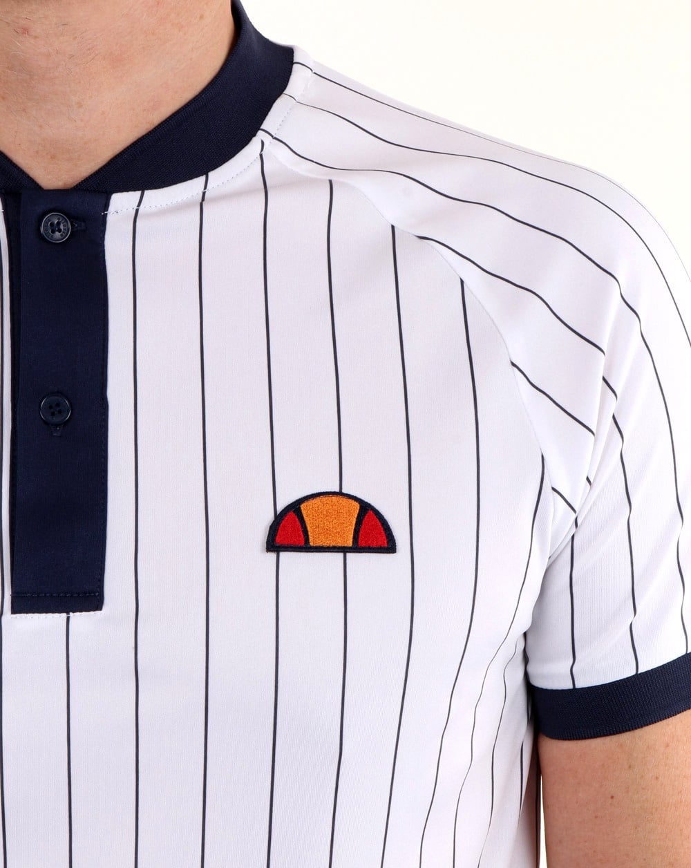 Ellesse – Poloshirt mit Nadelstreifen in Weiß