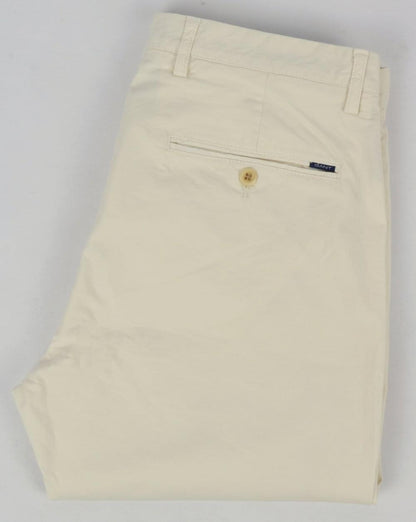 Gant – Schmale, sonnengebleichte Chinohose in Off-White