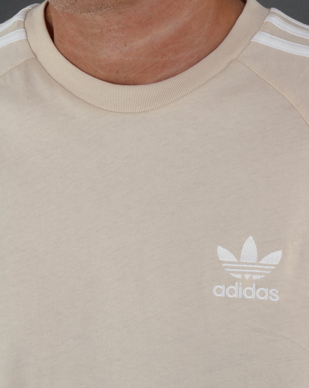 Adidas Originals 3-Streifen-T-Shirt aus Leinen