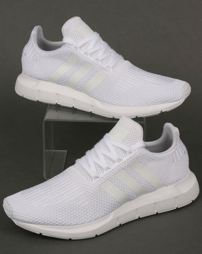 Adidas Swift Run Sneaker in Dreifachweiß