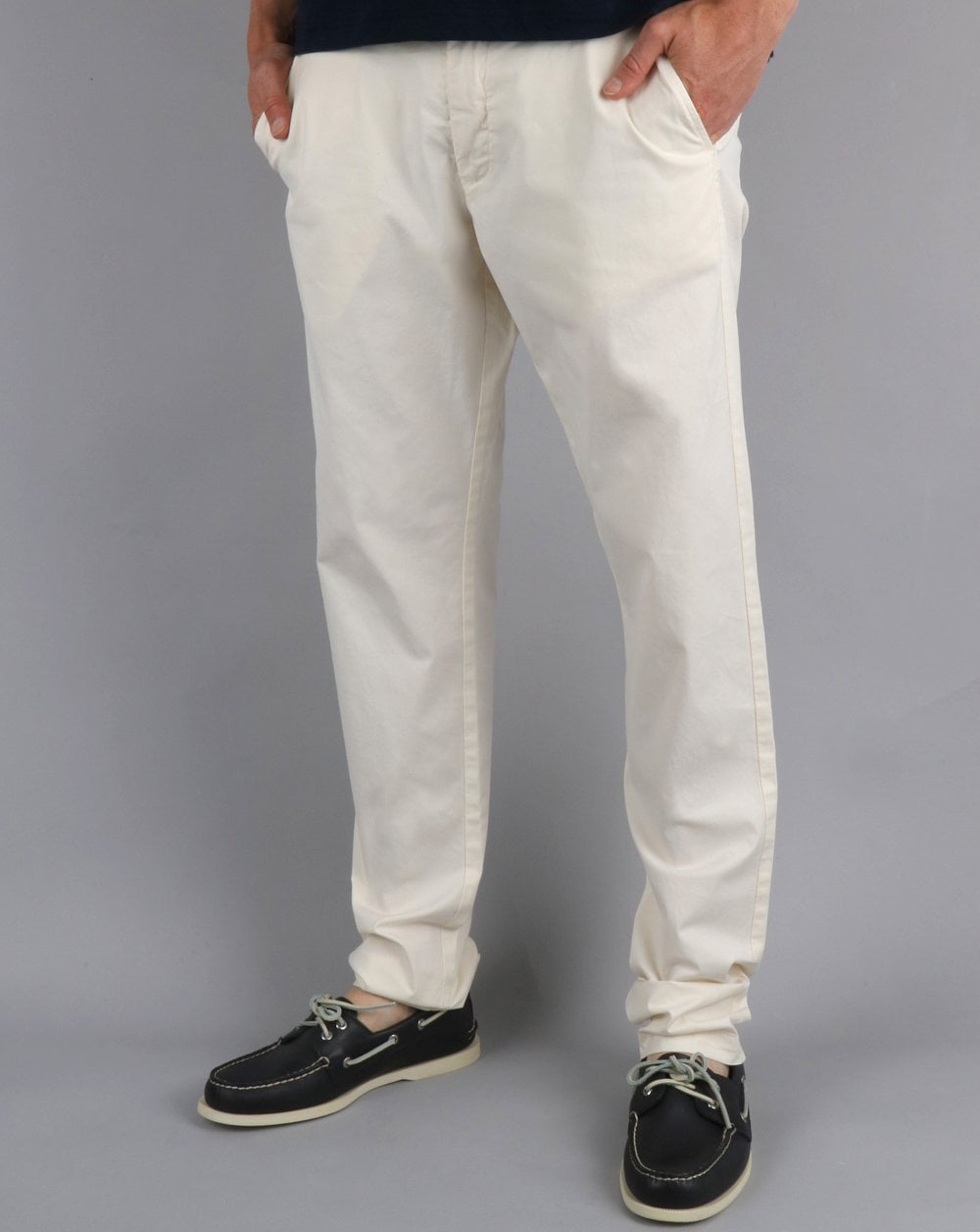 Gant – Schmale, sonnengebleichte Chinohose in Off-White