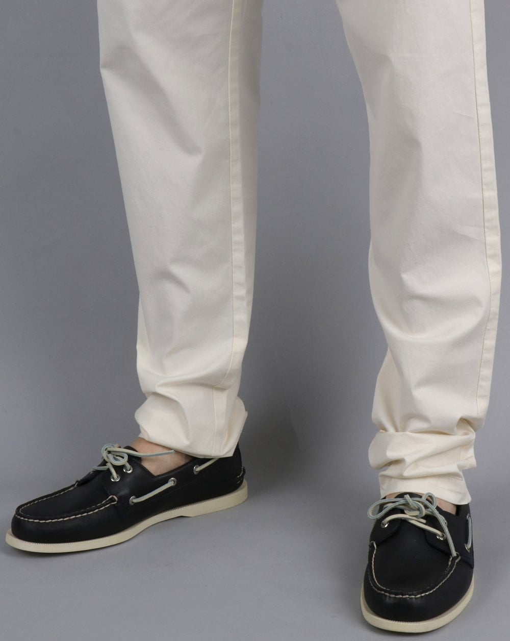 Gant – Schmale, sonnengebleichte Chinohose in Off-White