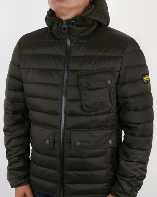 Barbour International Barbour International – Ouston – Gefütterte Jacke mit Kapuze in Olivgrün