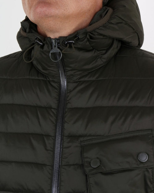 Barbour International Barbour International – Ouston – Gefütterte Jacke mit Kapuze in Olivgrün