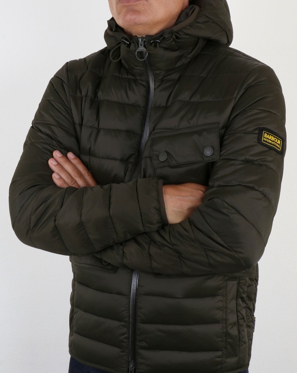Barbour International – Ouston – Gefütterte Jacke mit Kapuze in Olivgrün