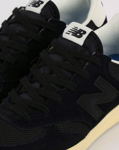 New Balance 300 Sneaker Schwarz/Weiß