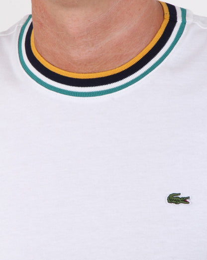 Lacoste – Kontrast-T-Shirt mit Rundhalsausschnitt in Weiß