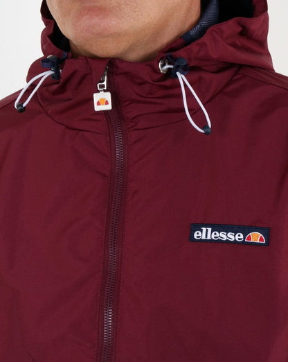Ellesse – Beschichtete Shelljacke in Burgunderrot