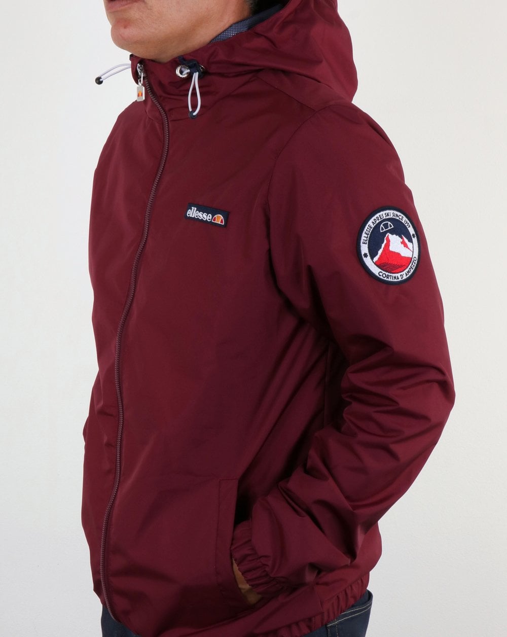 Ellesse – Beschichtete Shelljacke in Burgunderrot