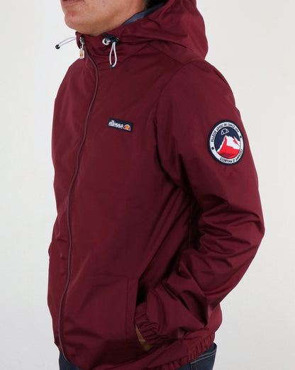 Ellesse – Beschichtete Shelljacke in Burgunderrot