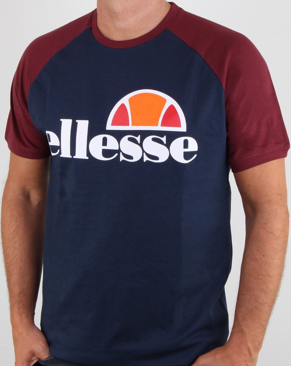Ellesse – Kontrast-T-Shirt in Marineblau und Burgunderrot