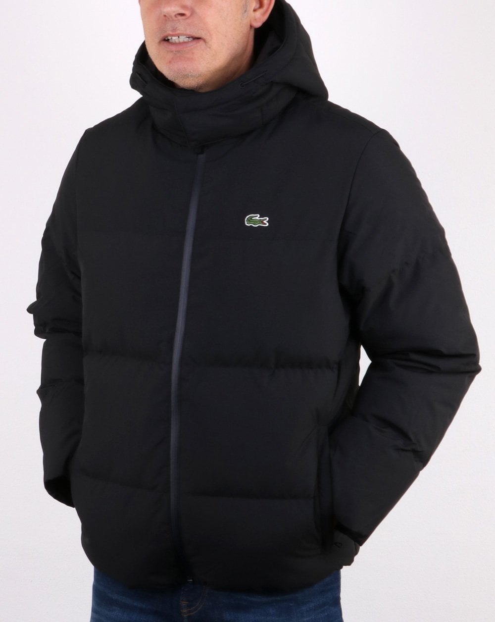 Lacoste – Wasserabweisende Steppjacke mit abnehmbarer Kapuze in Schwarz