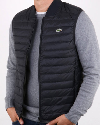 Lacoste – Steppweste mit Kontrastfutter in Schwarz