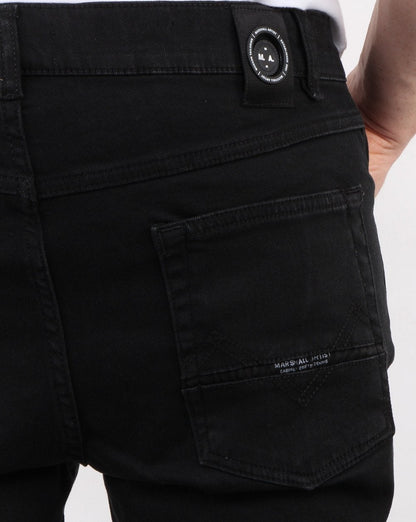 Marshall Artist – Schmal zulaufende Jeans in Schwarz mit Stückfärbung