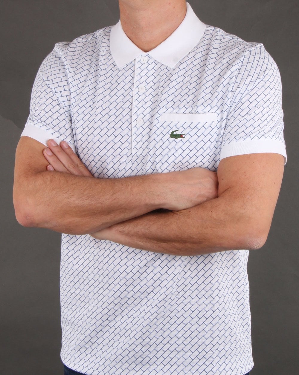 Lacoste – Poloshirt mit Kontrastkragen in Weiß und Marineblau