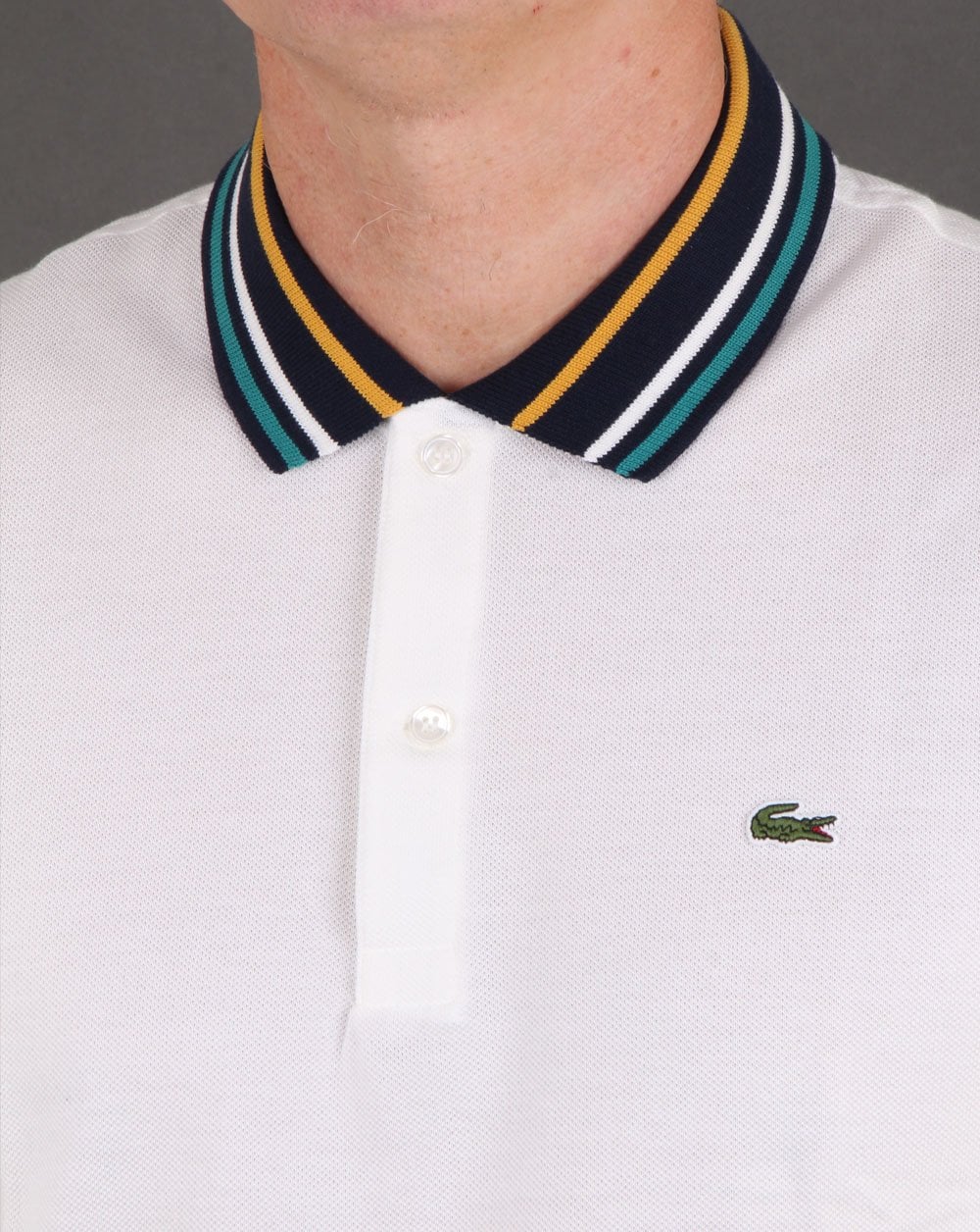 Lacoste – Weißes Poloshirt mit Kontrastkragen