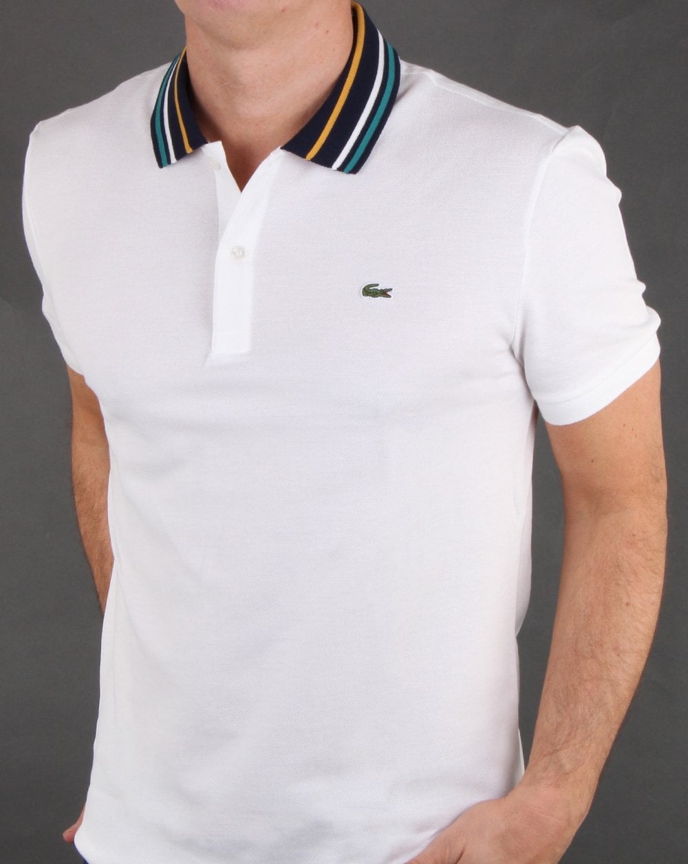 Lacoste – Weißes Poloshirt mit Kontrastkragen