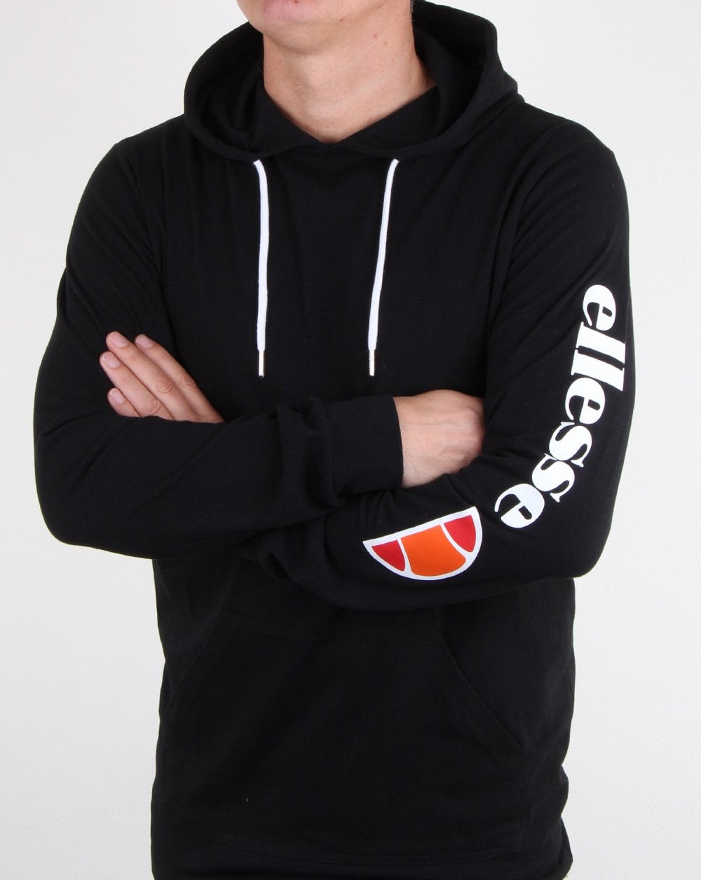 Ellesse – Oratoria – Langärmliges T-Shirt mit Kapuze in Schwarz